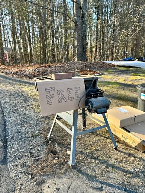 FREE - Curb Alert - Table Saw & Metal stand - Freebie Alerts