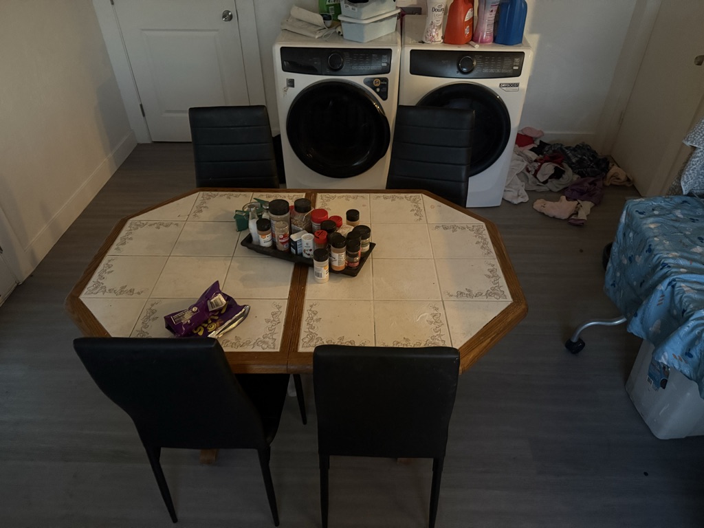 Free Dining room table