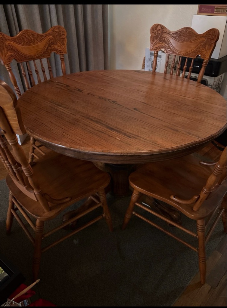Free Solid oak dining table with 4 chairs