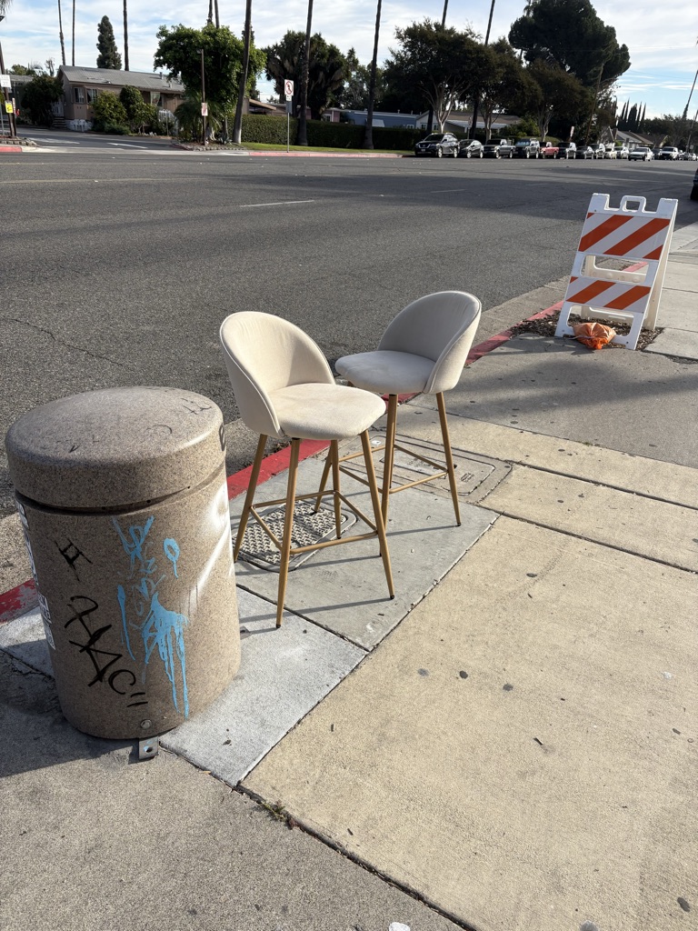 Free Curb alert - Bar stools