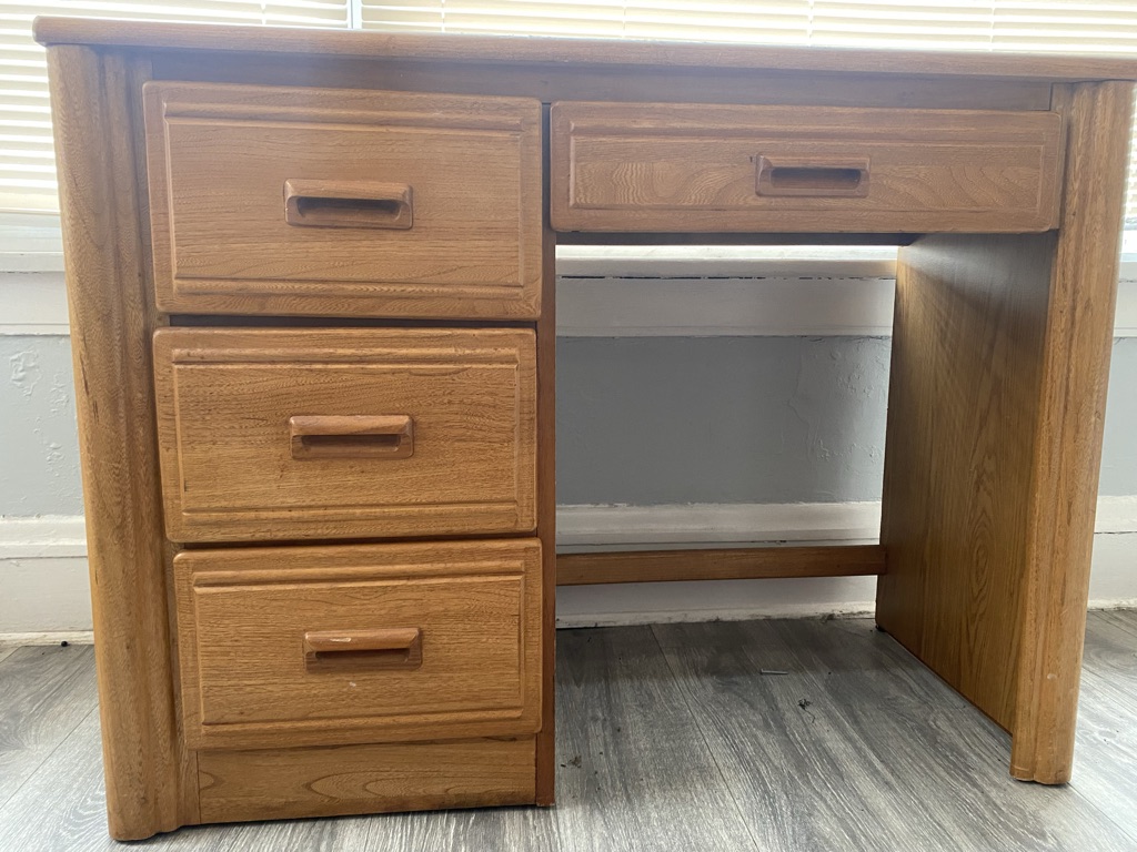 Free Desk- must be gone 2/28