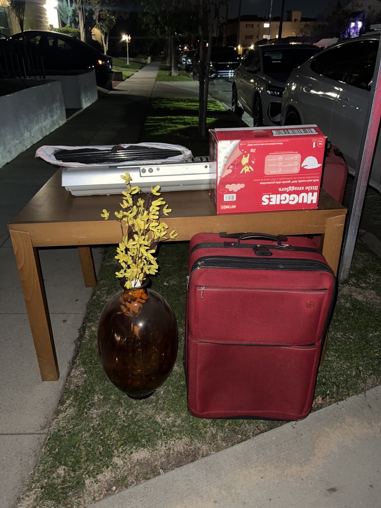 Free table diapers keyboard glass vase