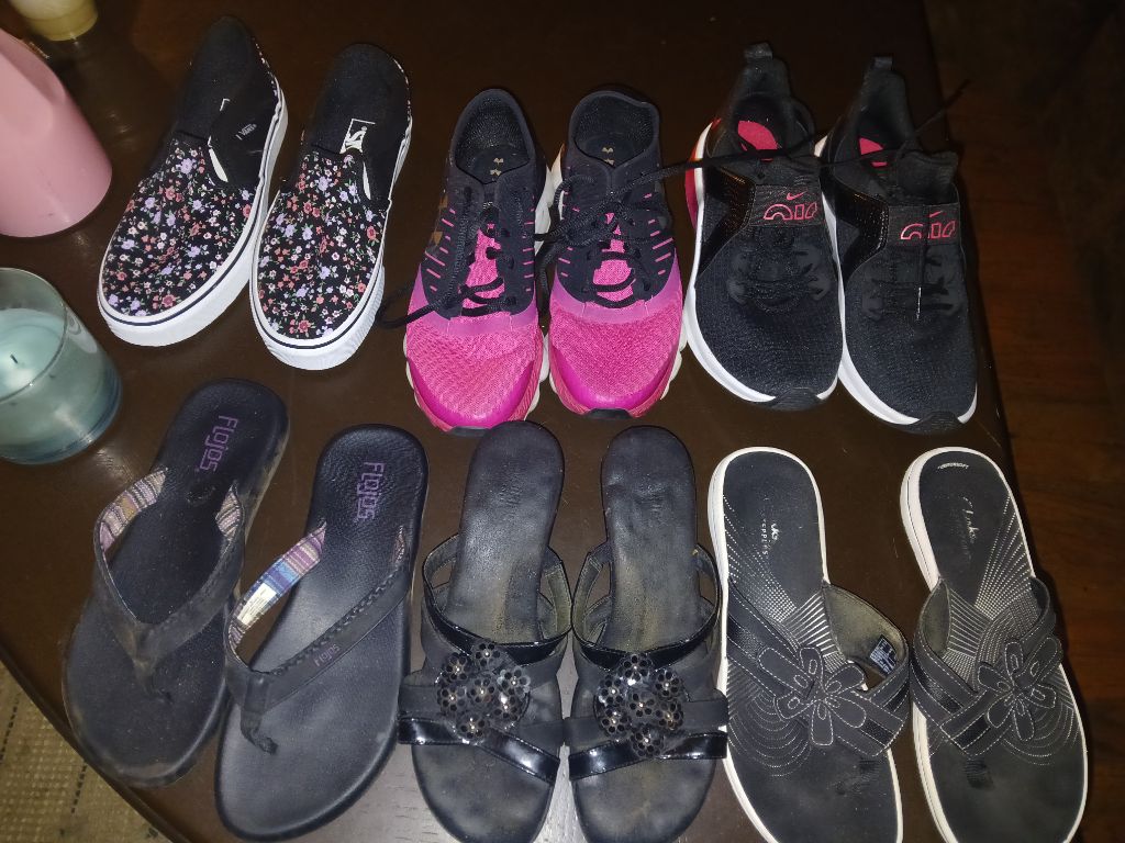 Free Womens 7 and 8 side shoes, take all