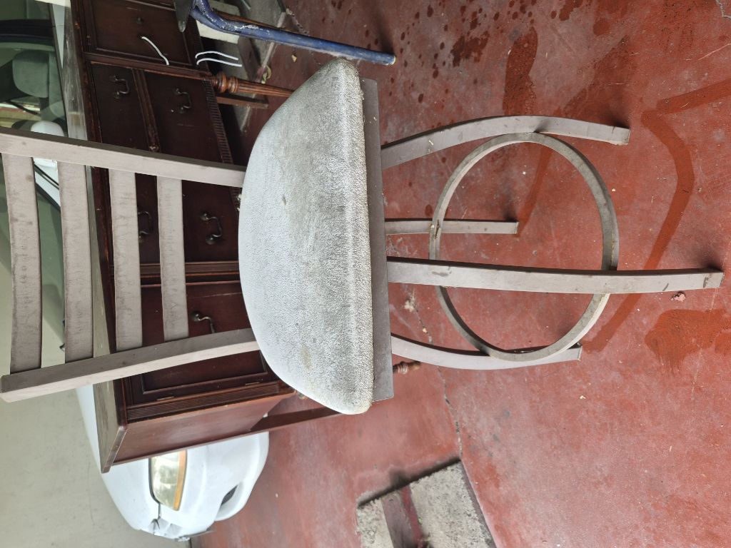 Free Bar stool