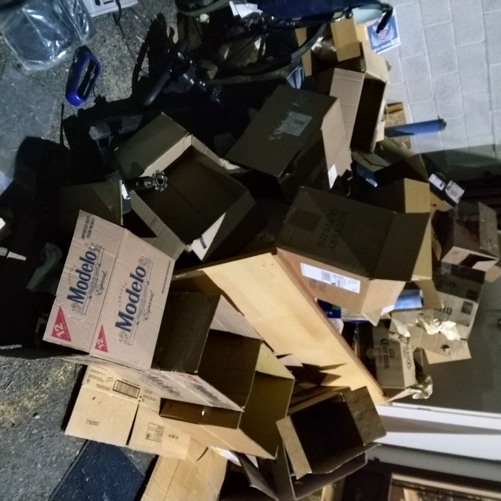 Free Cardboard boxes, assembled, Med. Size