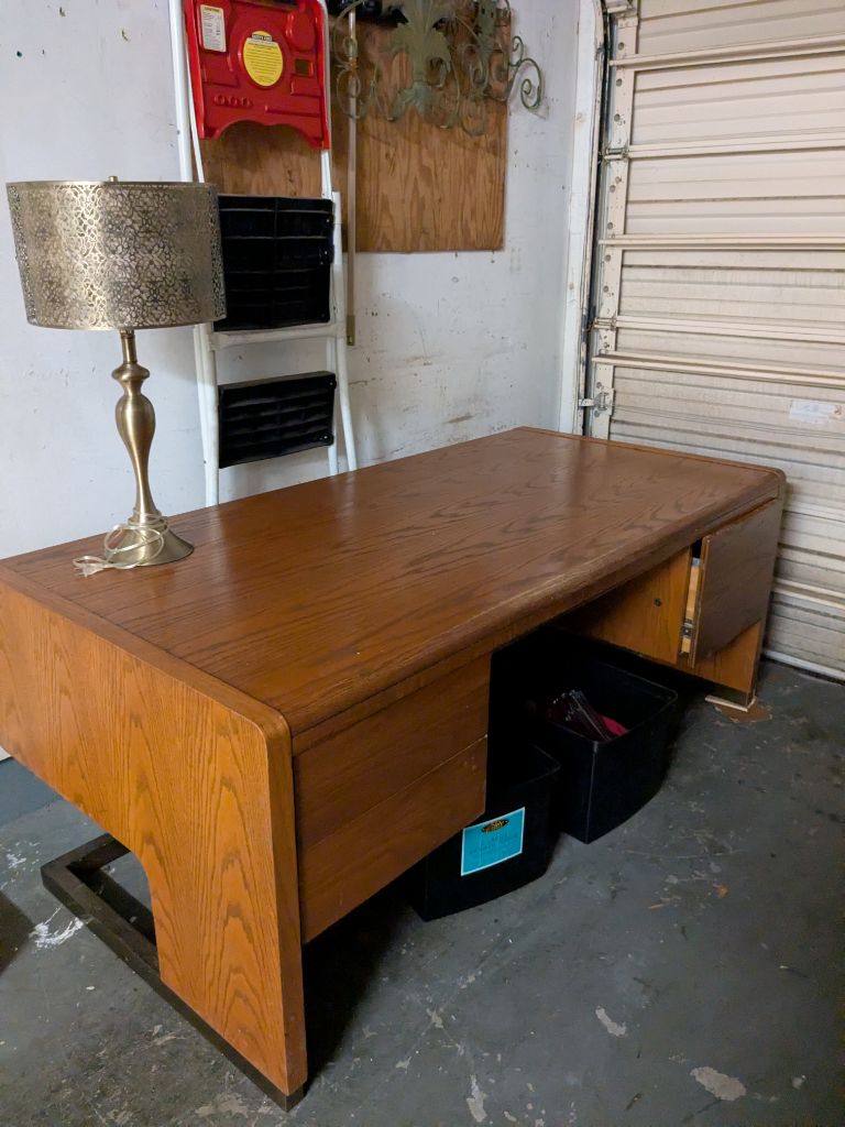 Free desk