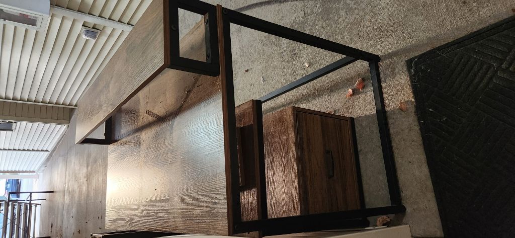 FREE DESK