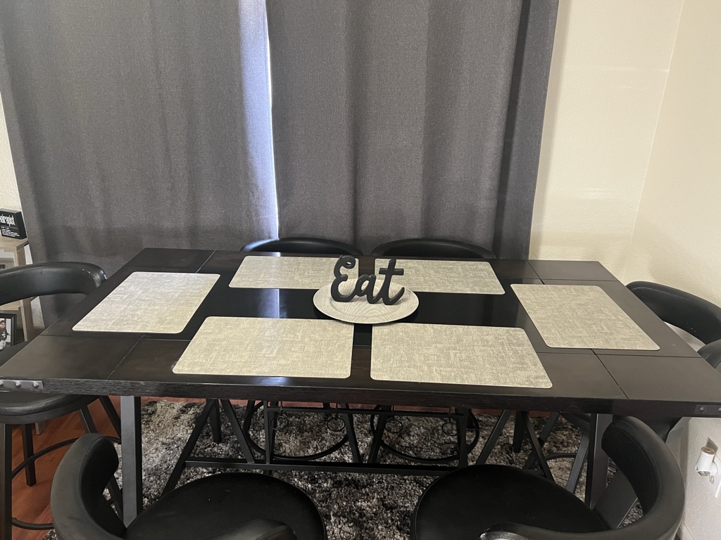 Free Dinning Table