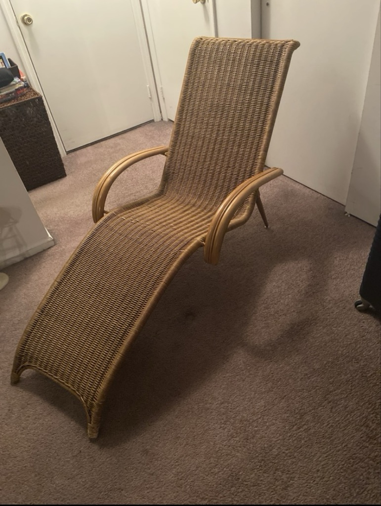 Free Rattan Chaise lounge
