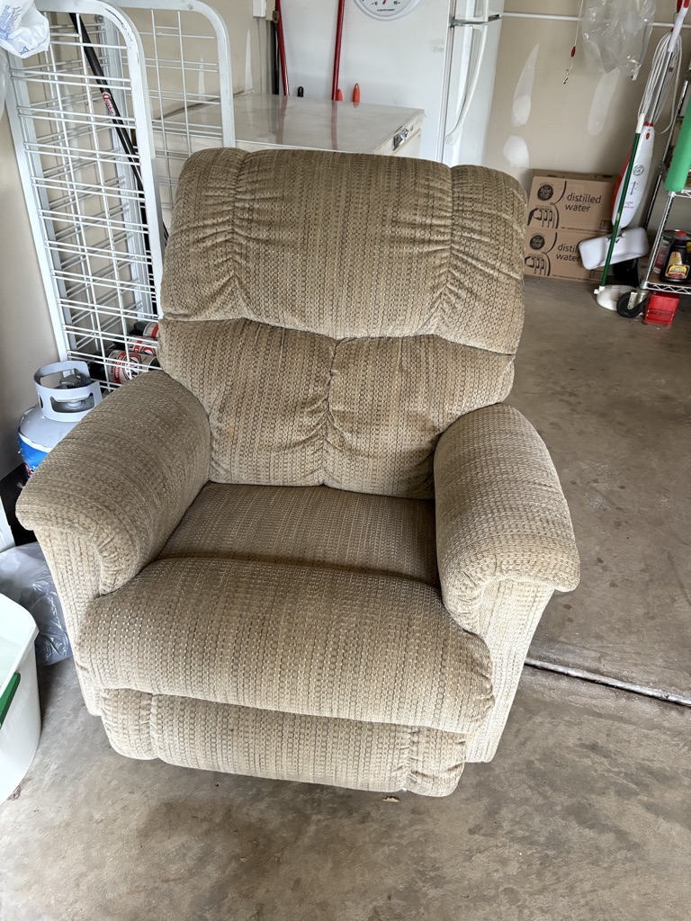 Free Lazy boy Recliner