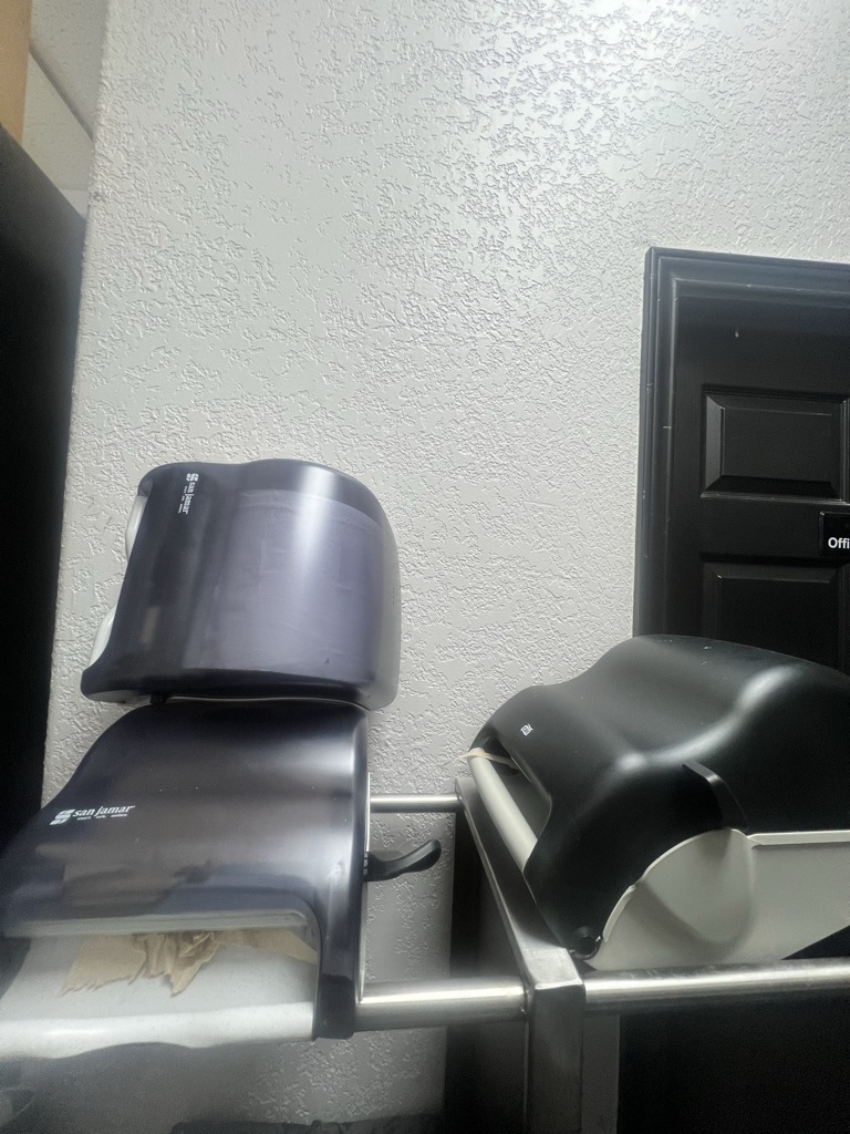 Free Paper towels holder/ machine