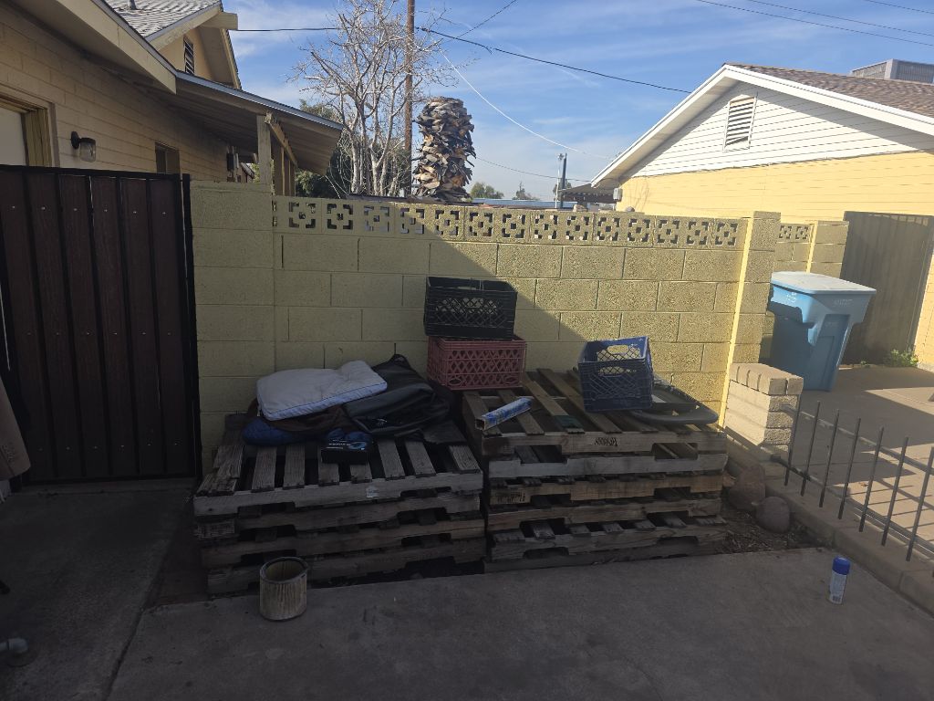 Free Pallets free come get them