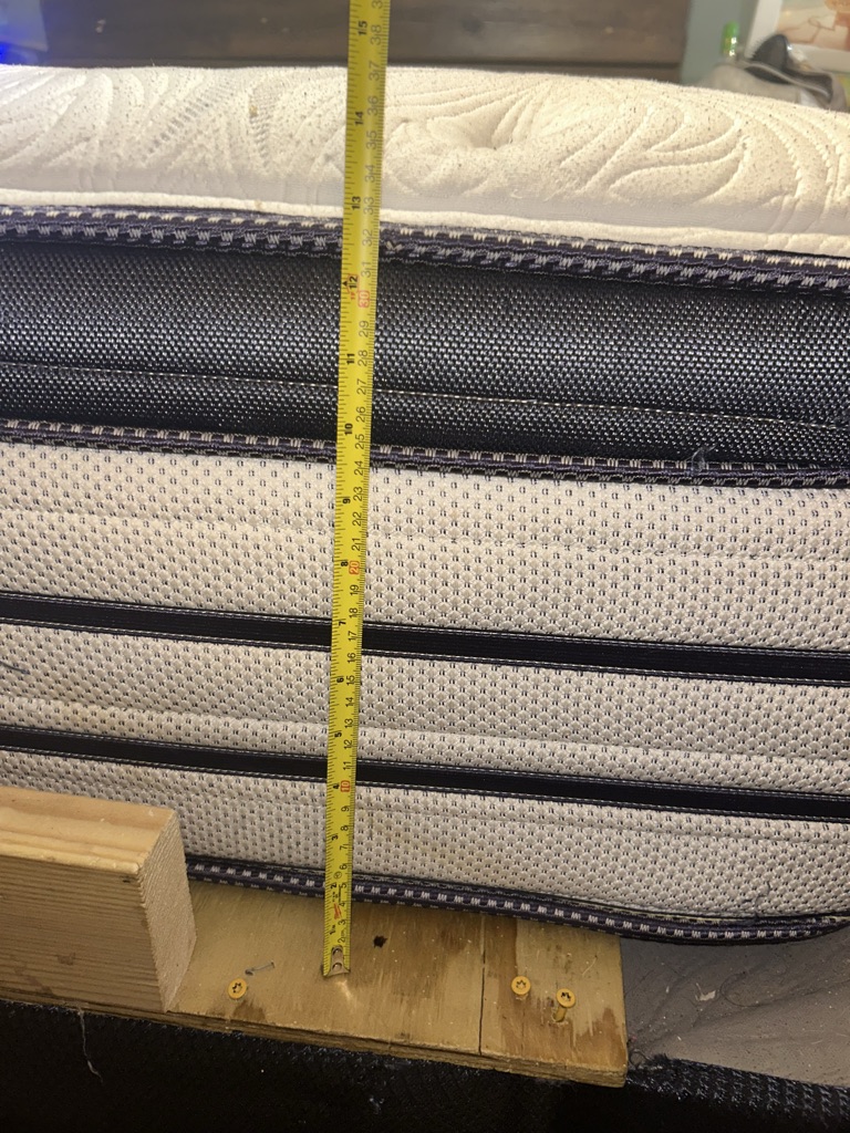 Free Used queen size Mattress- good condition very comfortable 14 inches thick