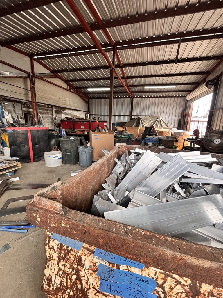 Free Picking up free scrap metal