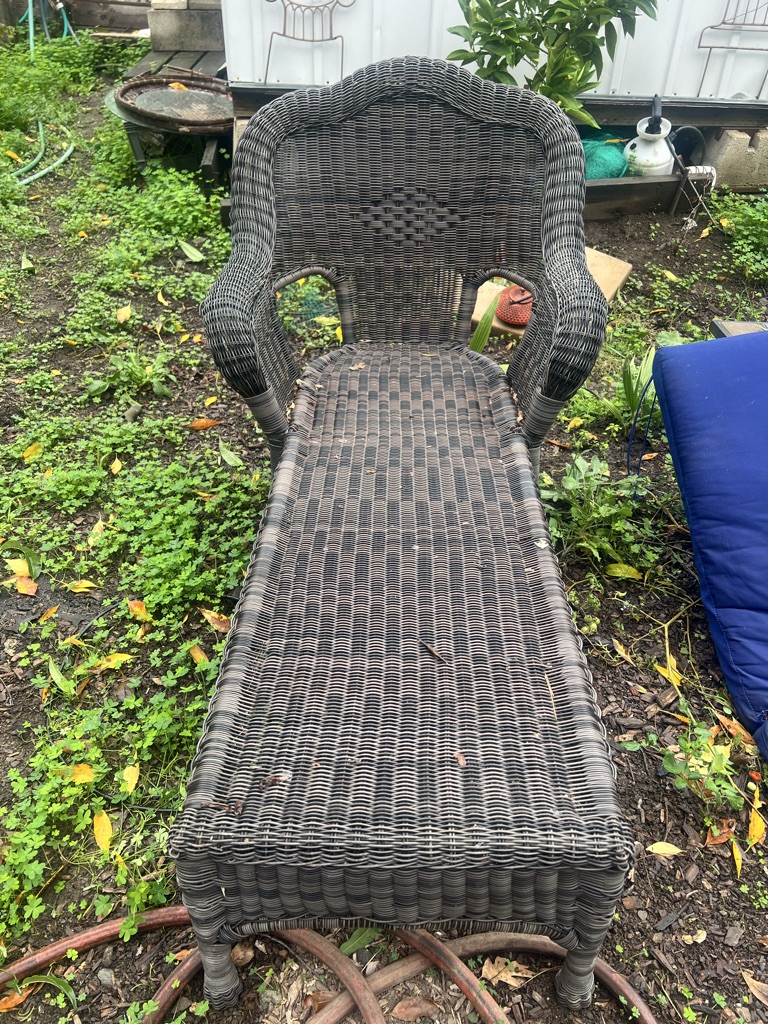 Free Outdoor lounger