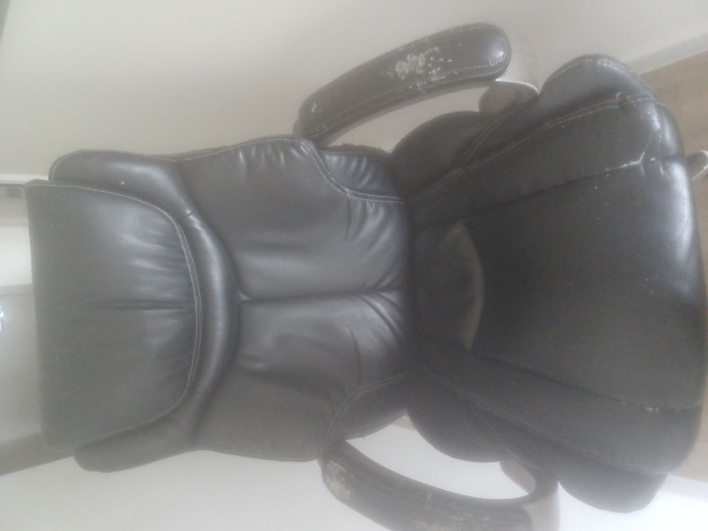 Free 🛋️ Office chair giveaway — FREE!
Come pick it up in Downtown Miami.
📍Miami