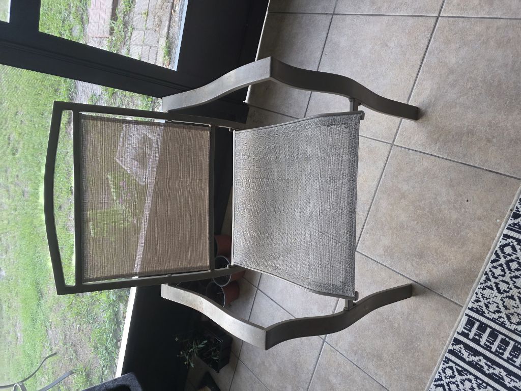 Free outdoor chair (1)