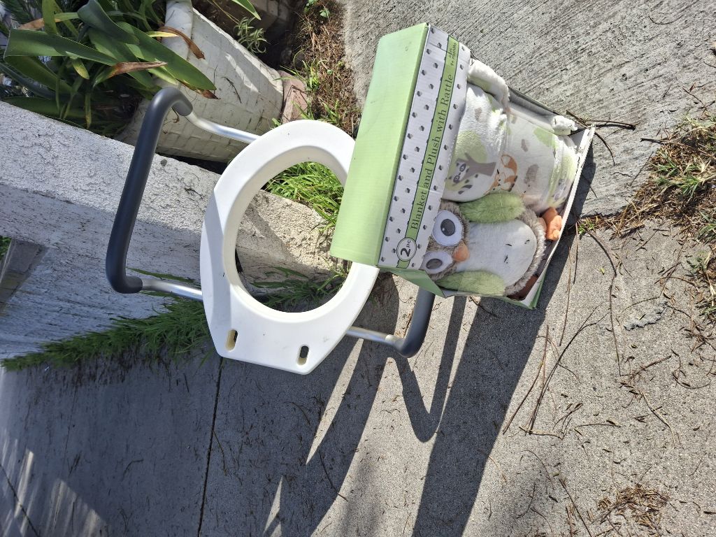 Free baby blanket toilet seeat