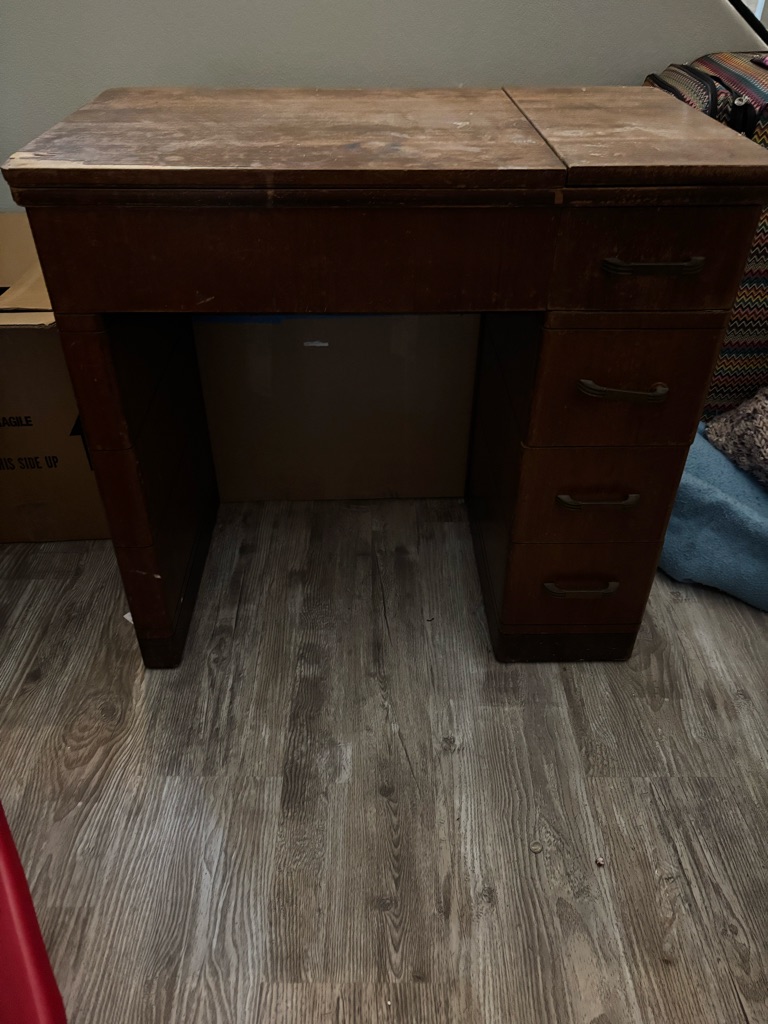 FREE SEWING TABLE