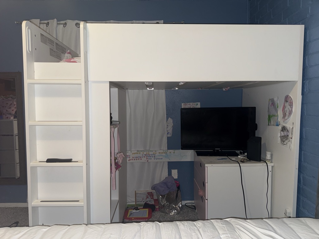 Free Cama alta de niña