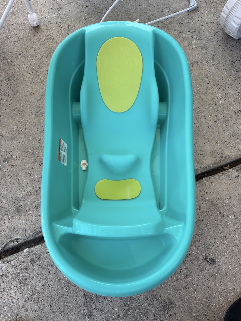 Free Baby bath tub