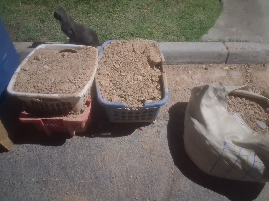 Free fill dirt