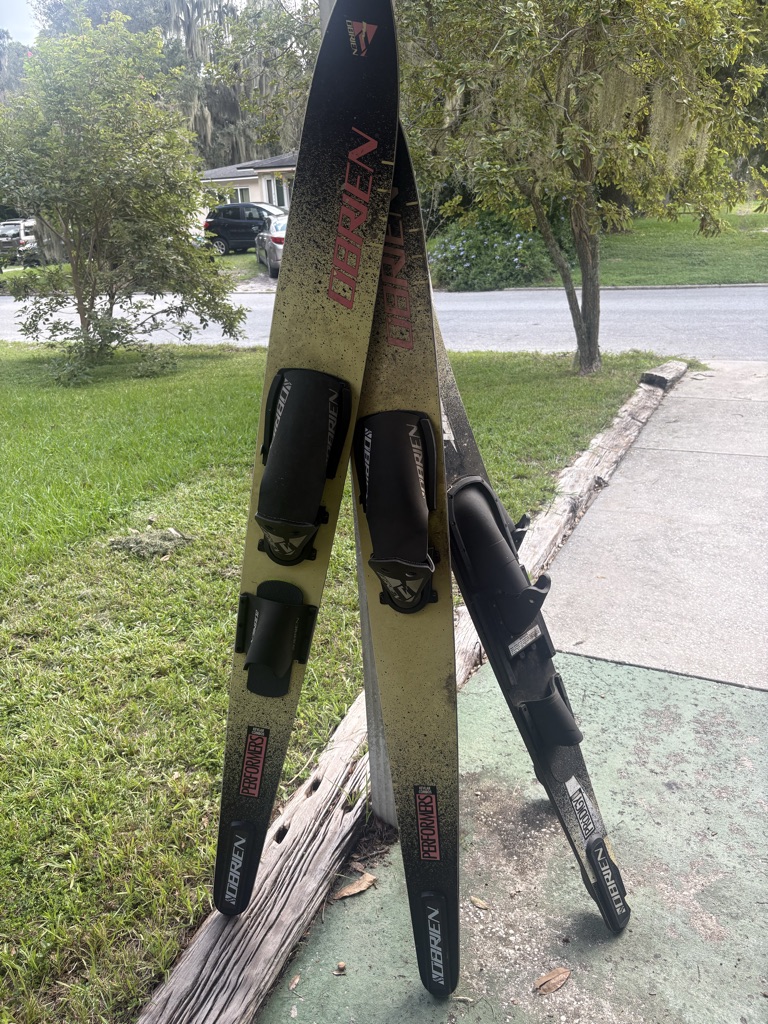 Free Water skis