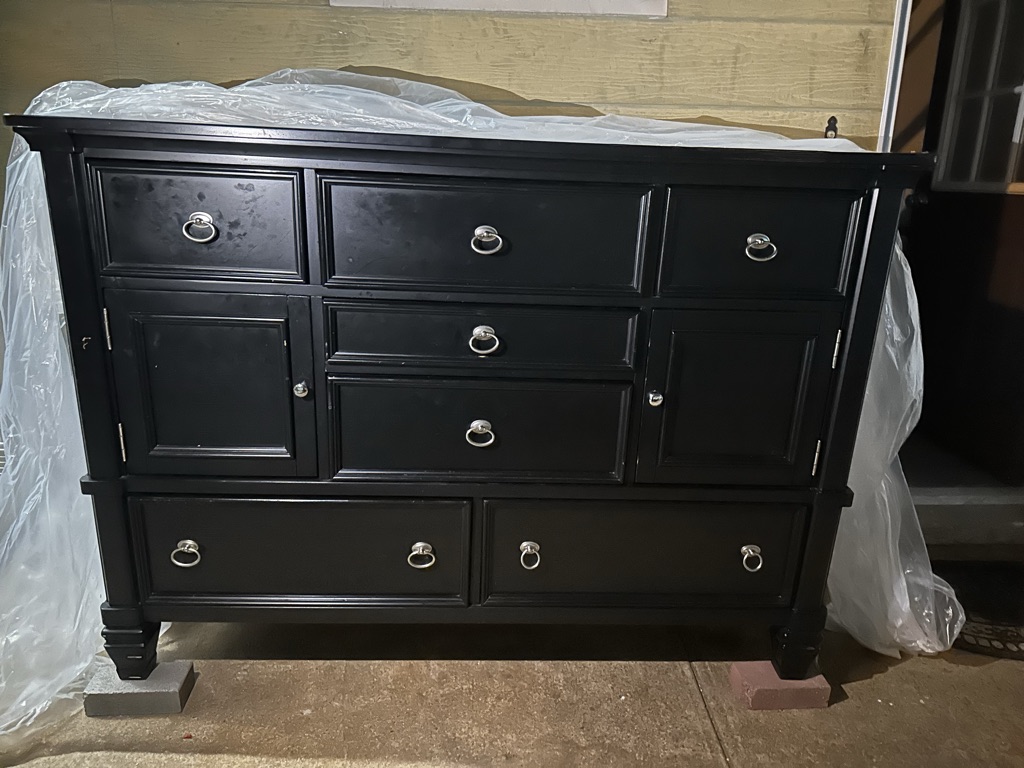 Free Bedroom dresser