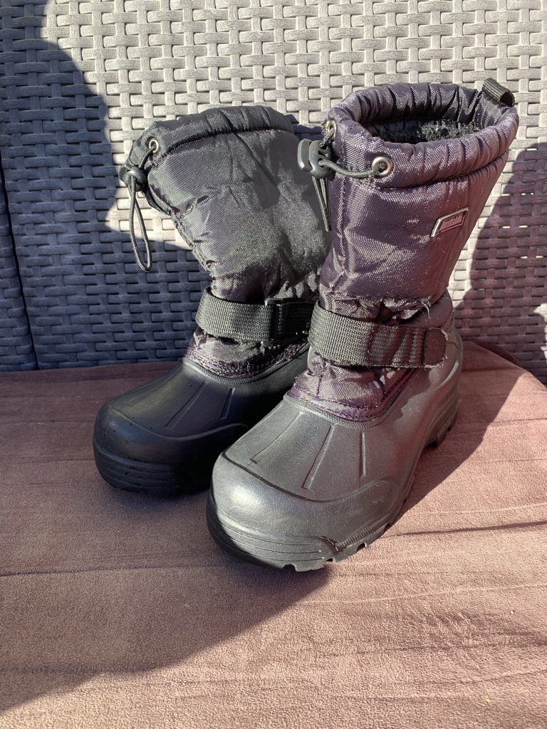 Free Snow boots  black size 3 kids