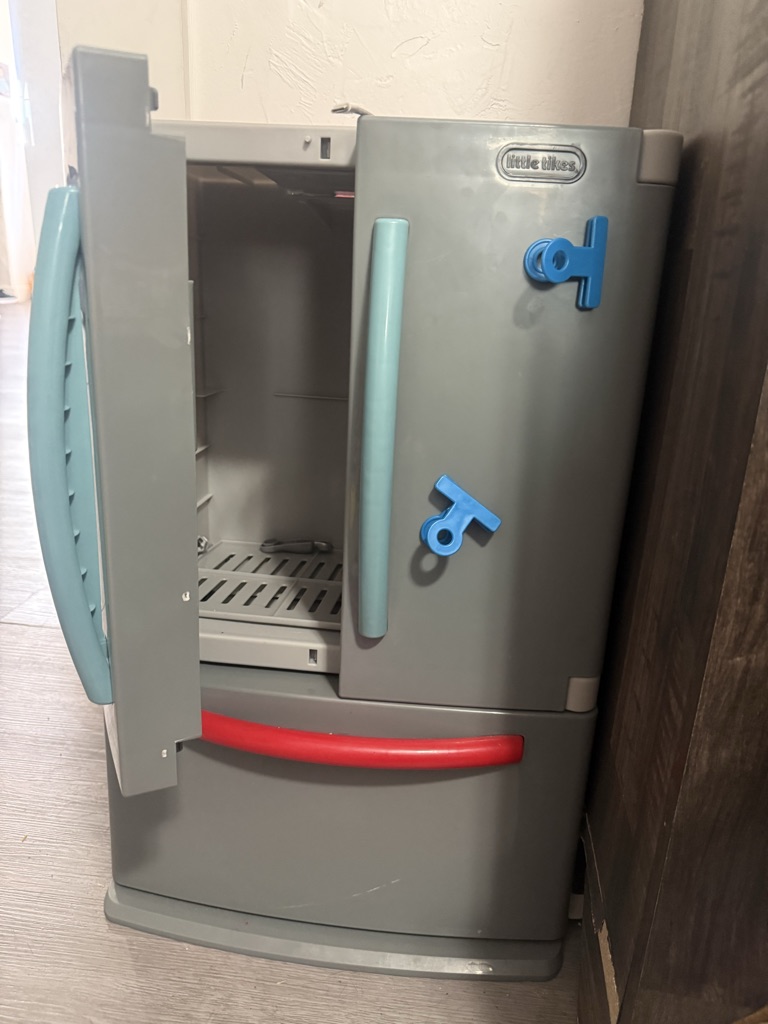 Free Mini kids play fridge