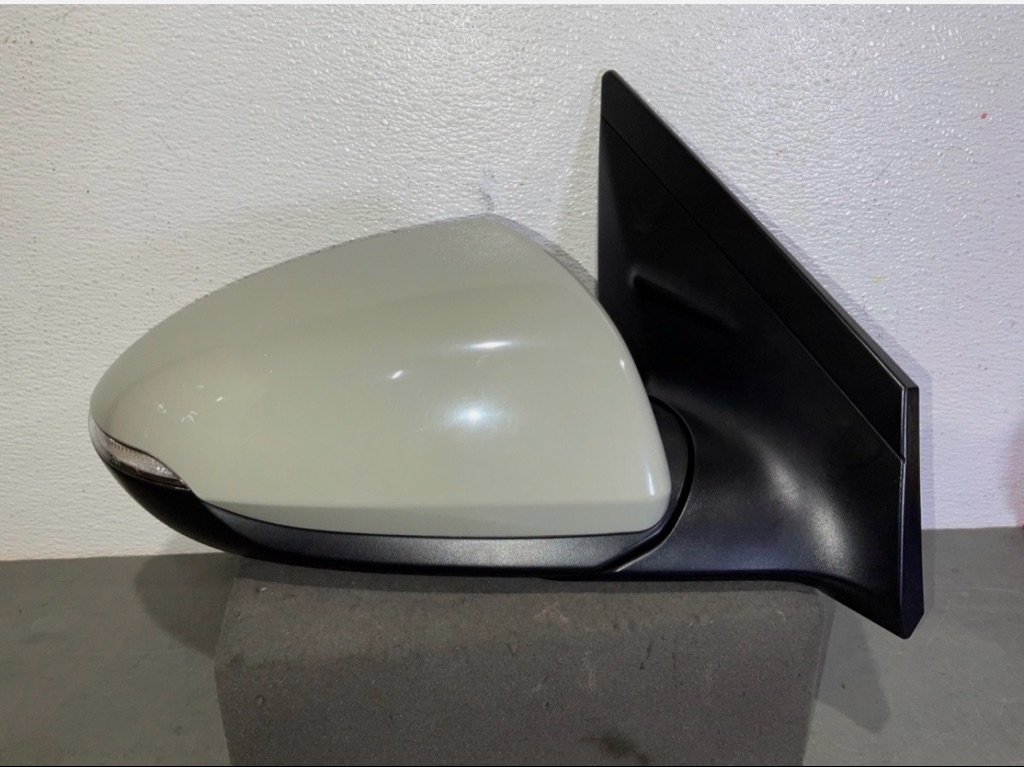 Free 2018 Hyundai ioniq passenger side mirror (right)