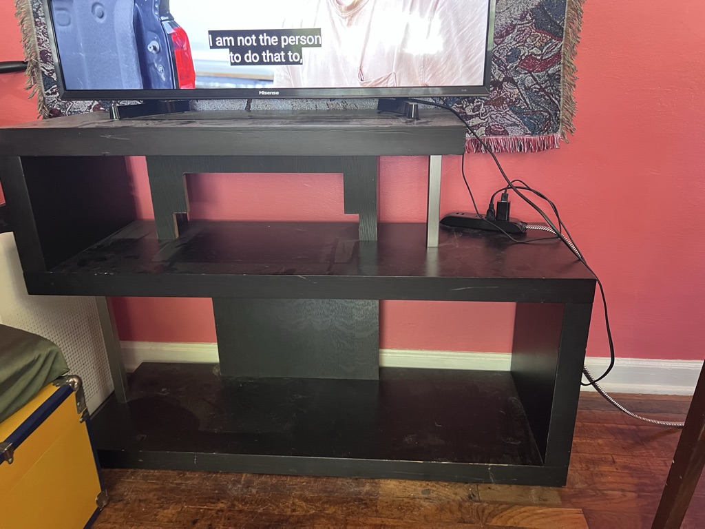 Free S-Shaped TV Stand