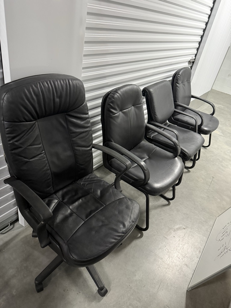 Free 🔥 4 LEATHER OFFICE CHAIRS – free– MUST GO ASAP 🔥  Set of 4 black office guest chairs – strong & comfortable