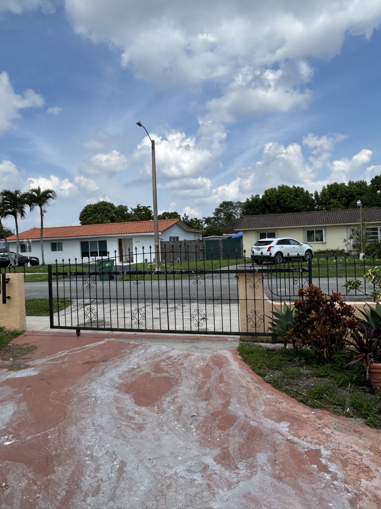 Free 2 Metal gates