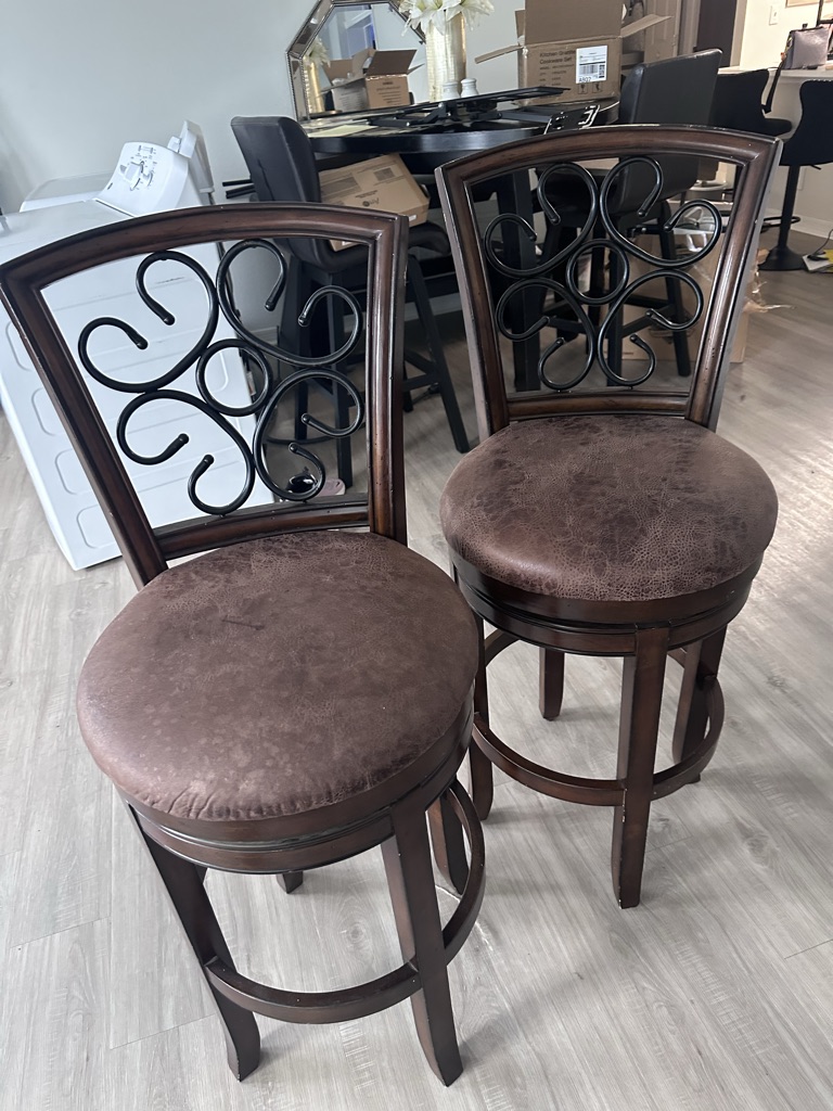 Free bar stools