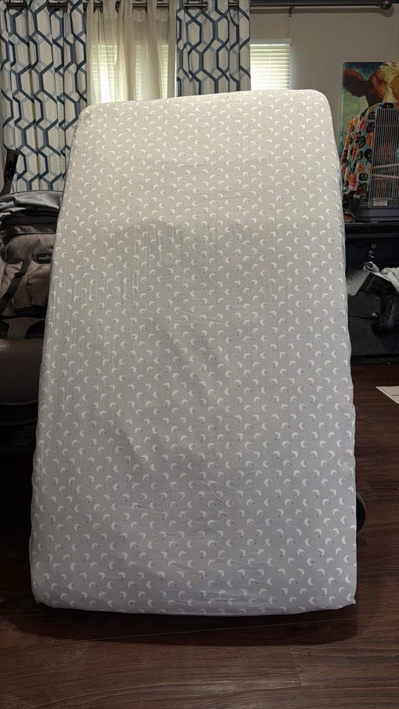 Free baby bed with mattress