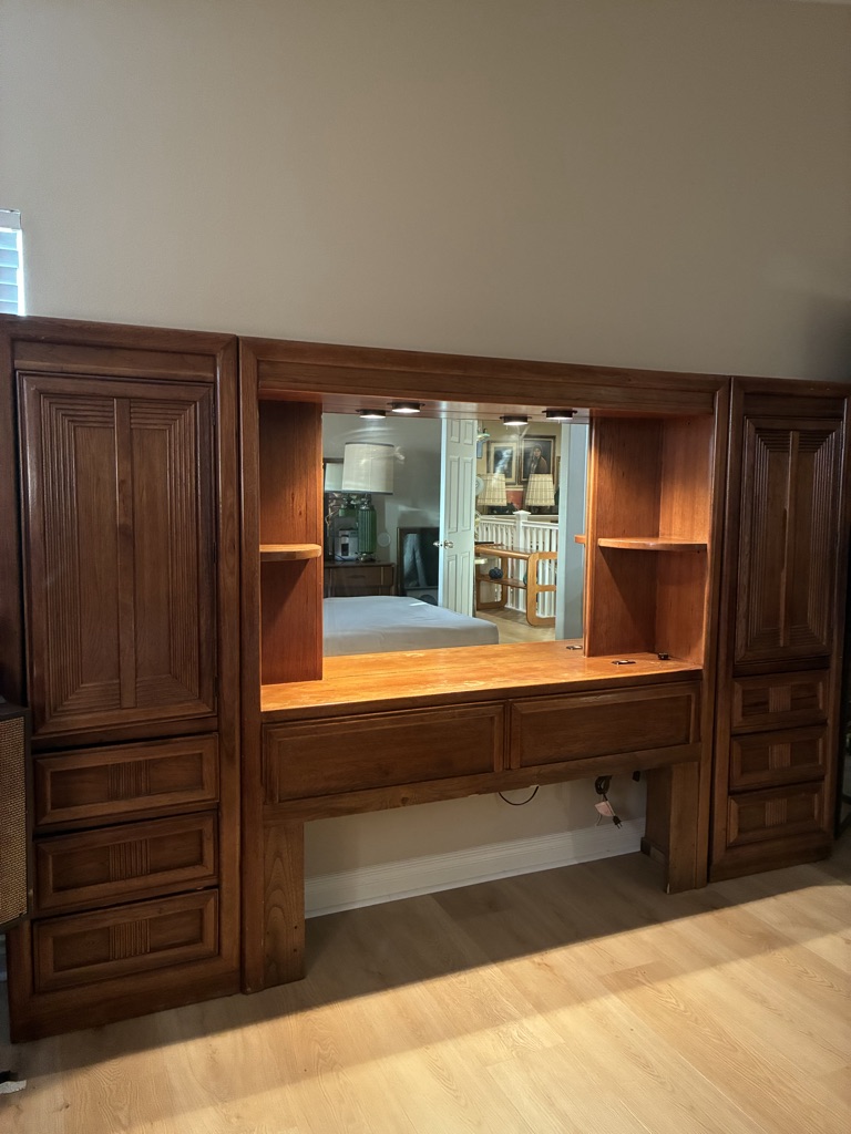 Free vintage 80s bedroom set with mirror and lights