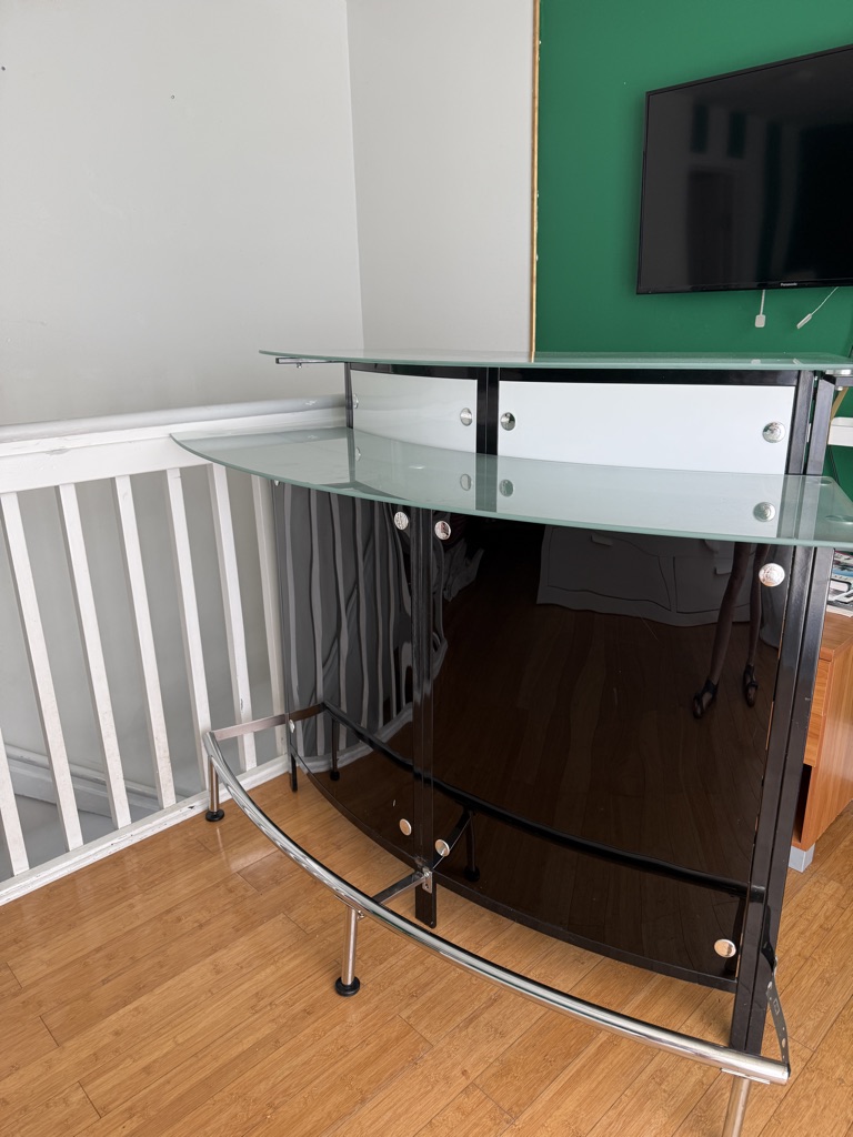 Free Bar and bar stool