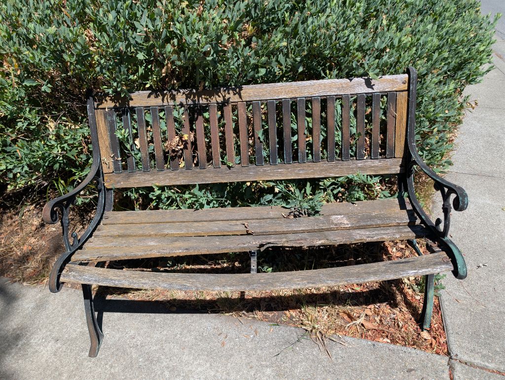 Free Two free garden benches, needs repairs