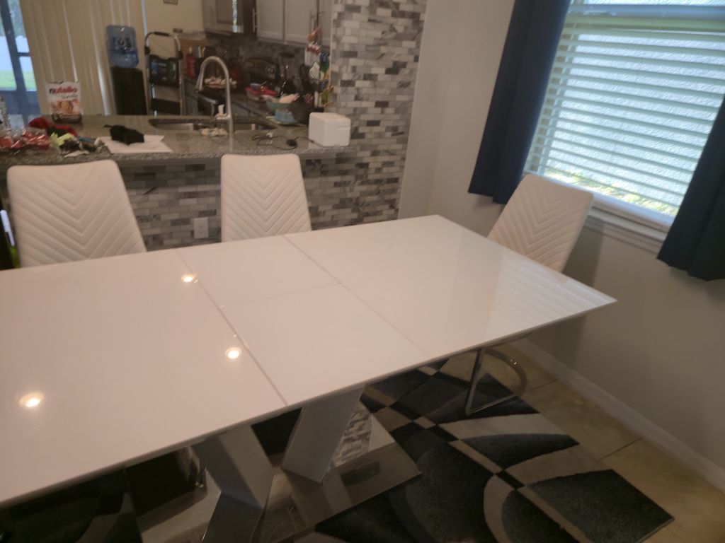Free expandable table