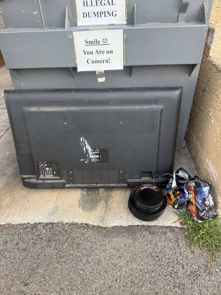Free tv and plates and cups Burbank alley