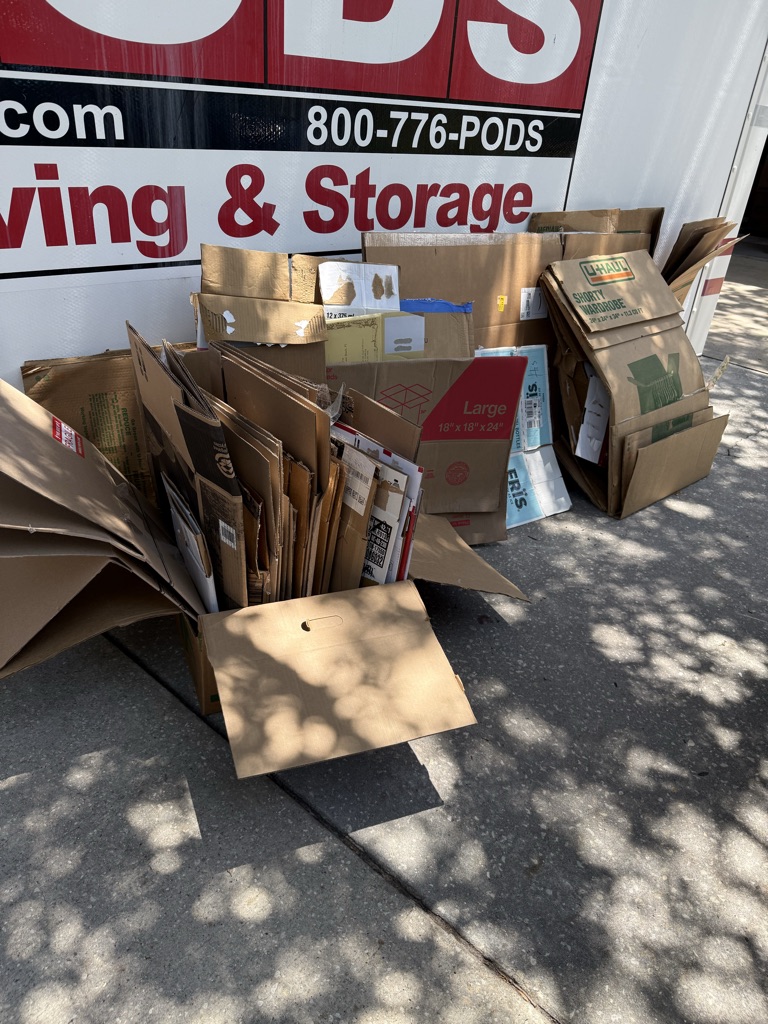 Free moving boxes all sizes.