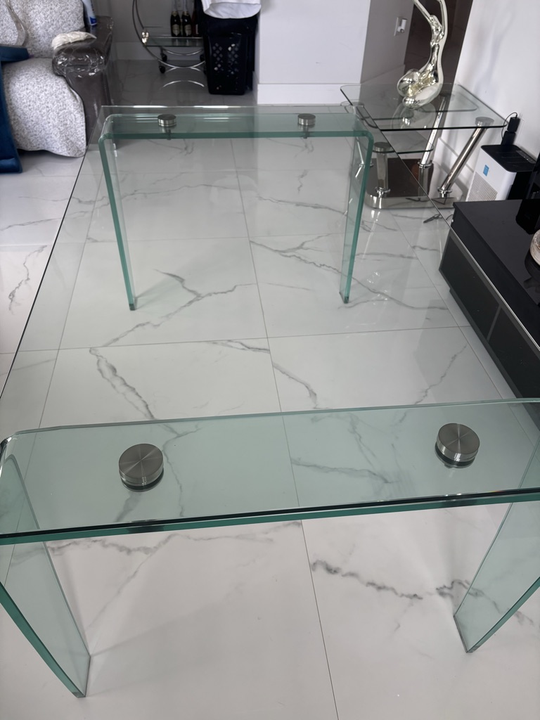 Free Mesa de vidrio de 6 puestos gratis