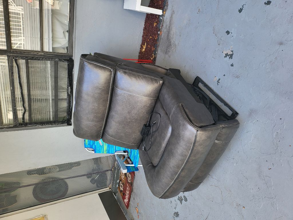 Free Leather recliner