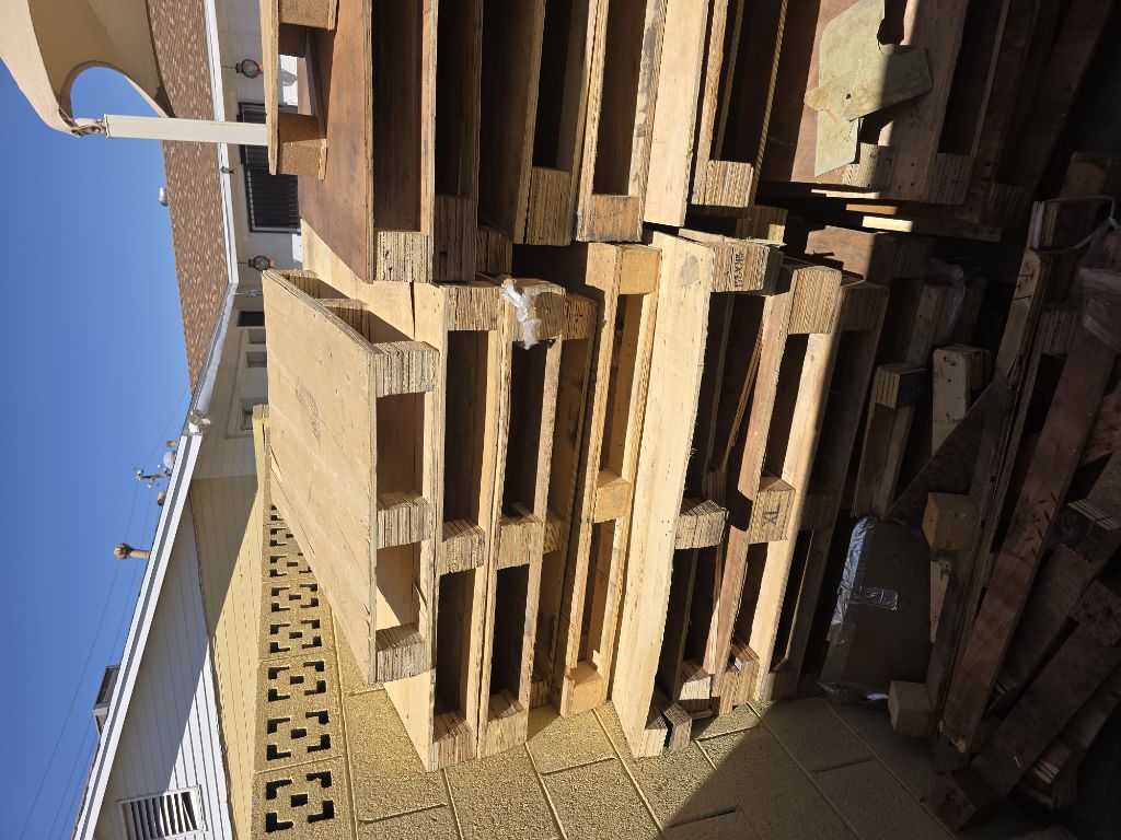 Free pallets for DiY Projects or build something out of them.