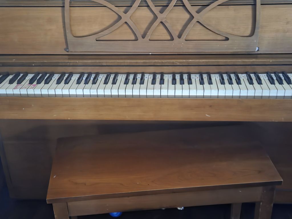 FREE PIANO KOHLER & CAMPBELL