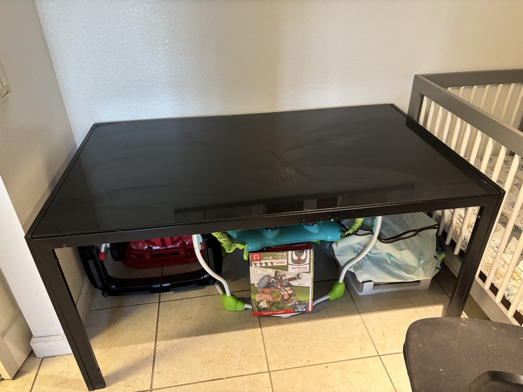 Free black glass table