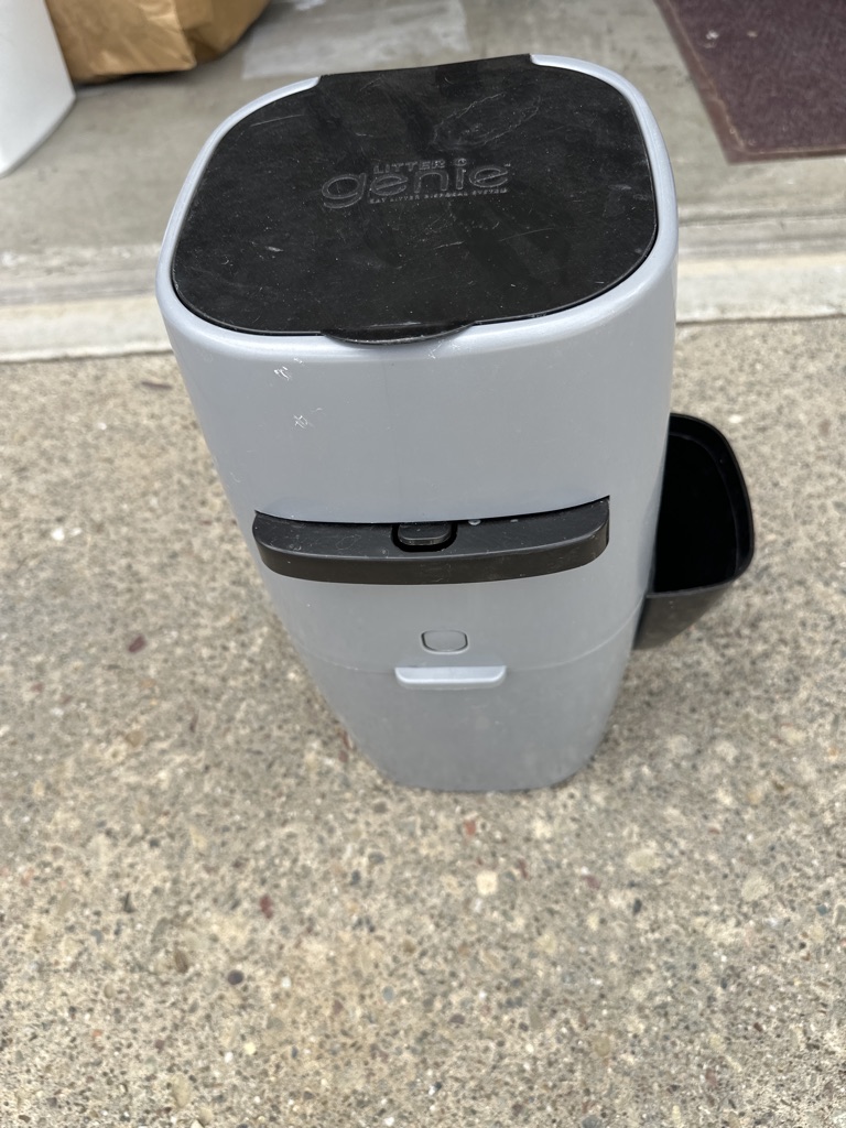 Free Genie Litter Disposal System