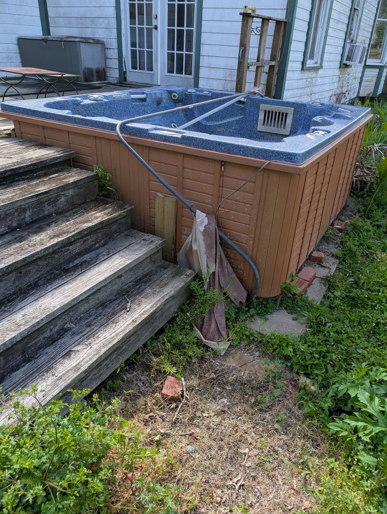 Free Jacuzzi
