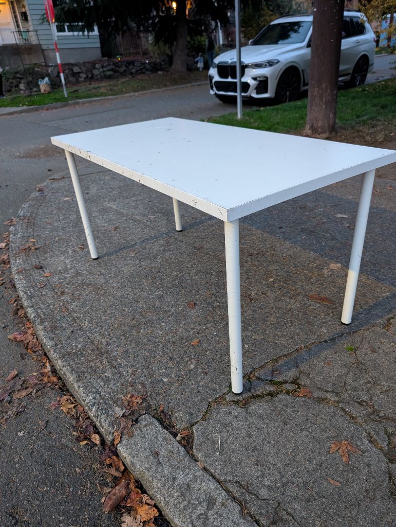 Free White table and clothes rack